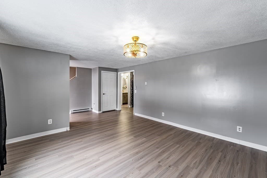 492 Maple St #492 photo 4