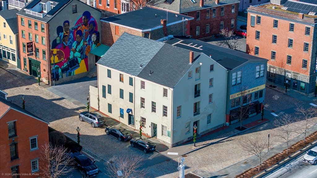 13 Centre St
