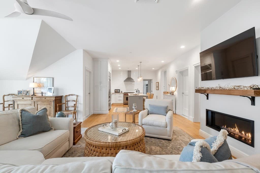 15 Dix Street #10