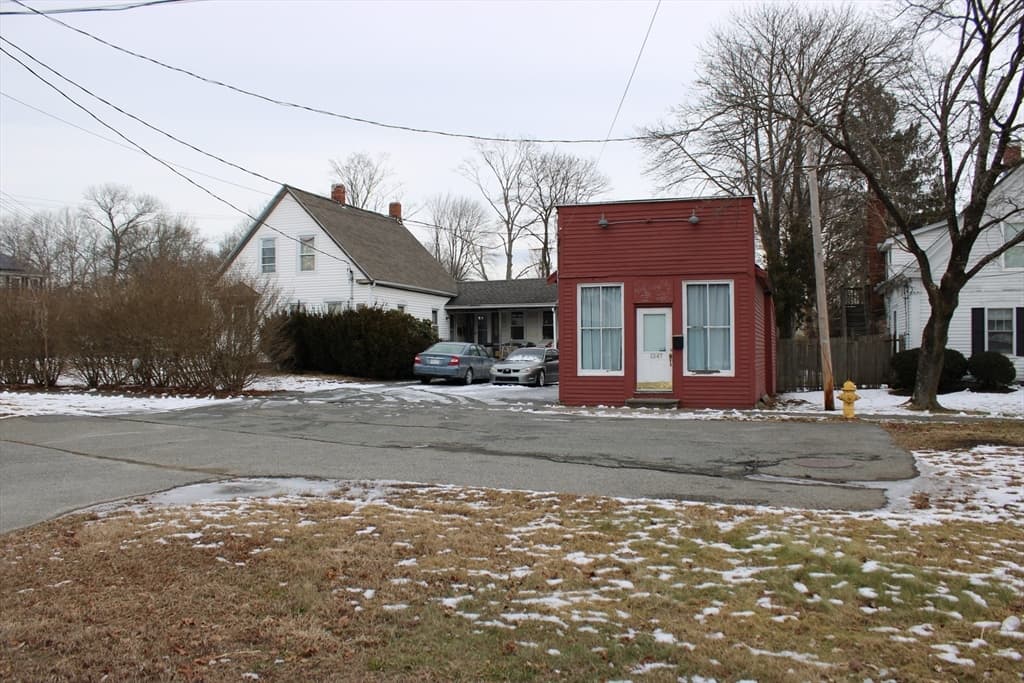 1353 Washington Street photo 2