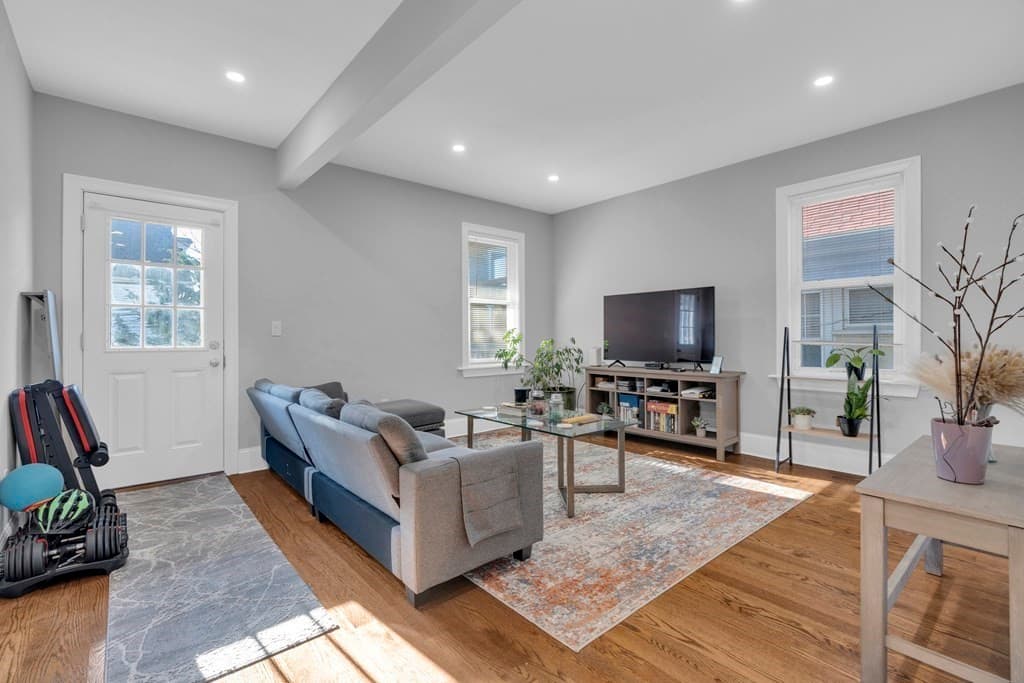 68 Harvest St photo 3