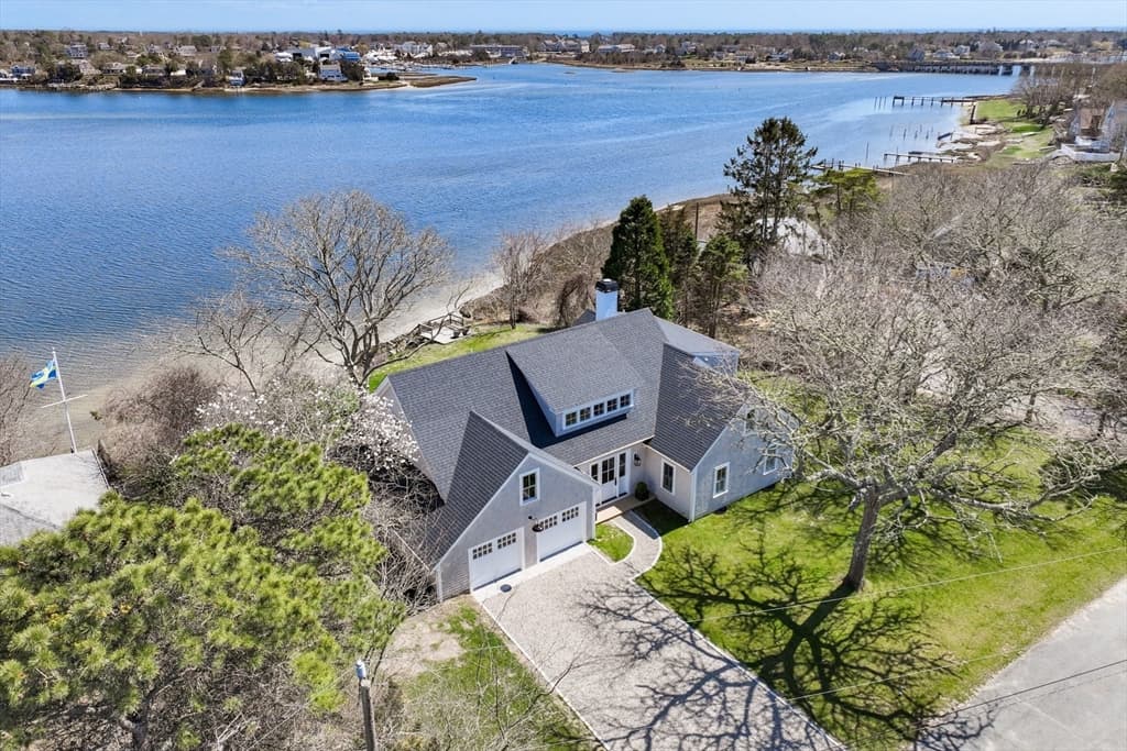 4 River Dr