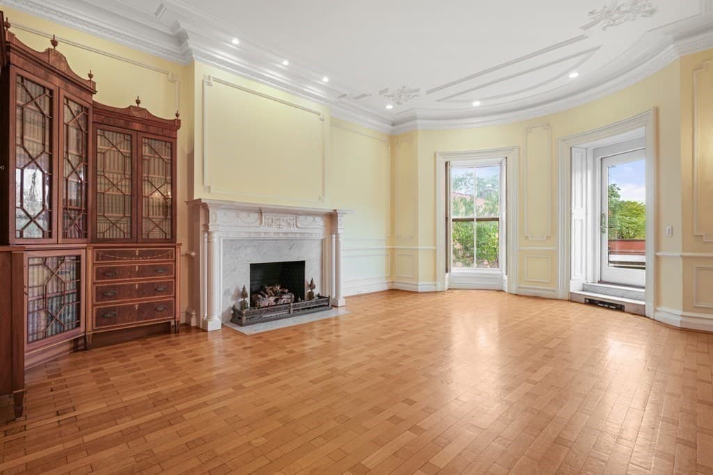 226 Beacon St photo 5