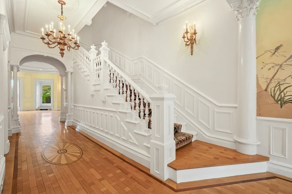 226 Beacon St photo 4