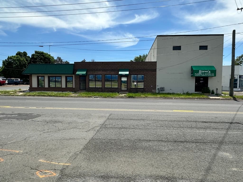 759 Memorial Avenue photo 2