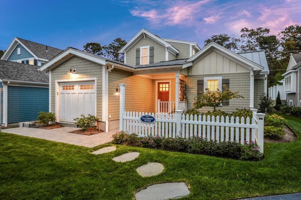 11 Azalea Ln