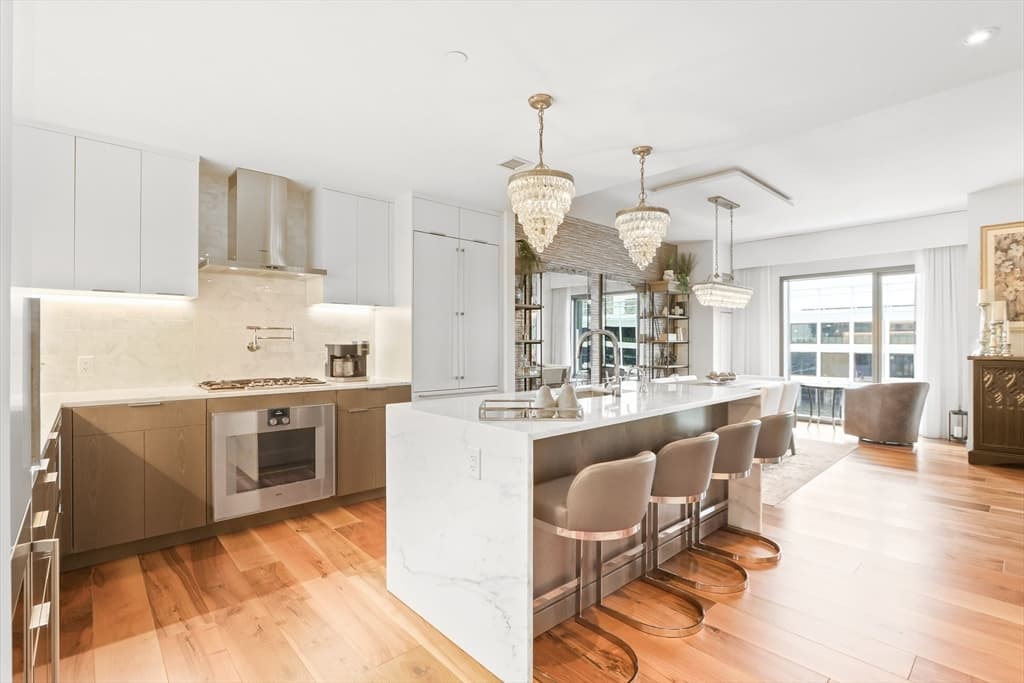 300 Pier 4 Blvd #3I photo 2