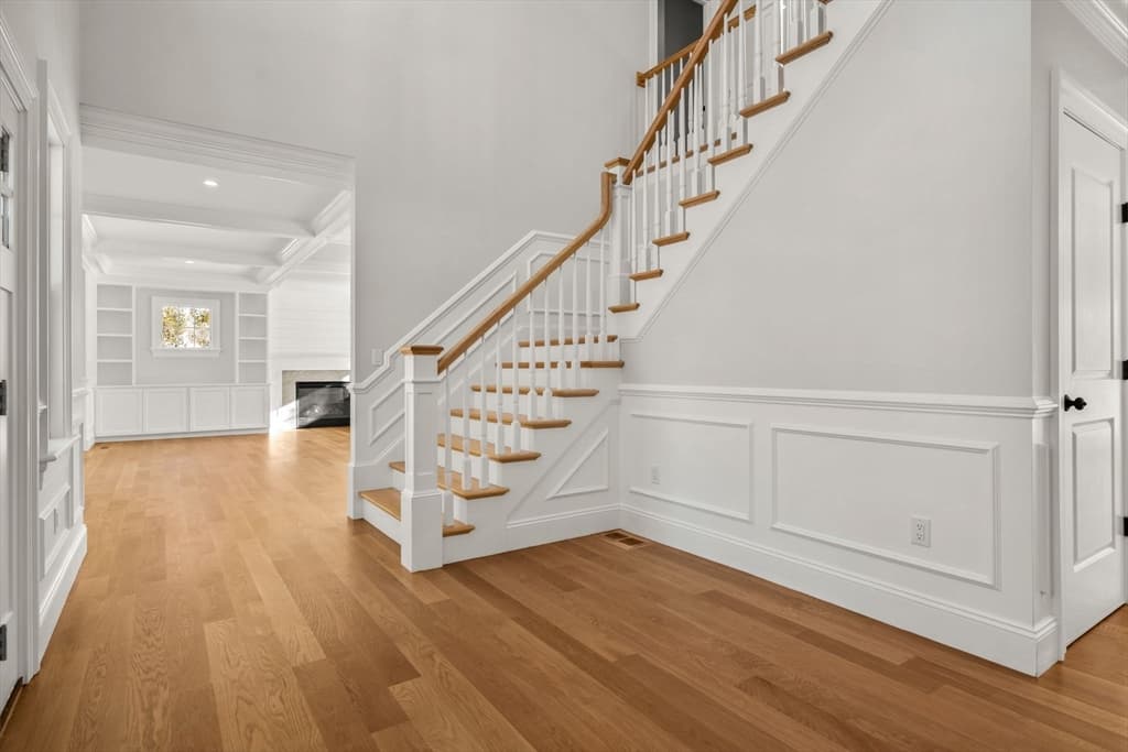 111 Weir St photo 5