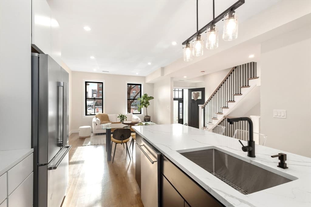 39 Essex St
