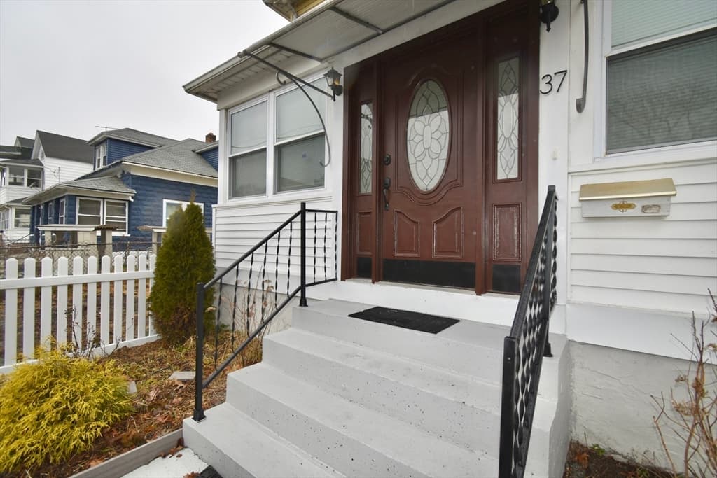 37 Cherrelyn St photo 2