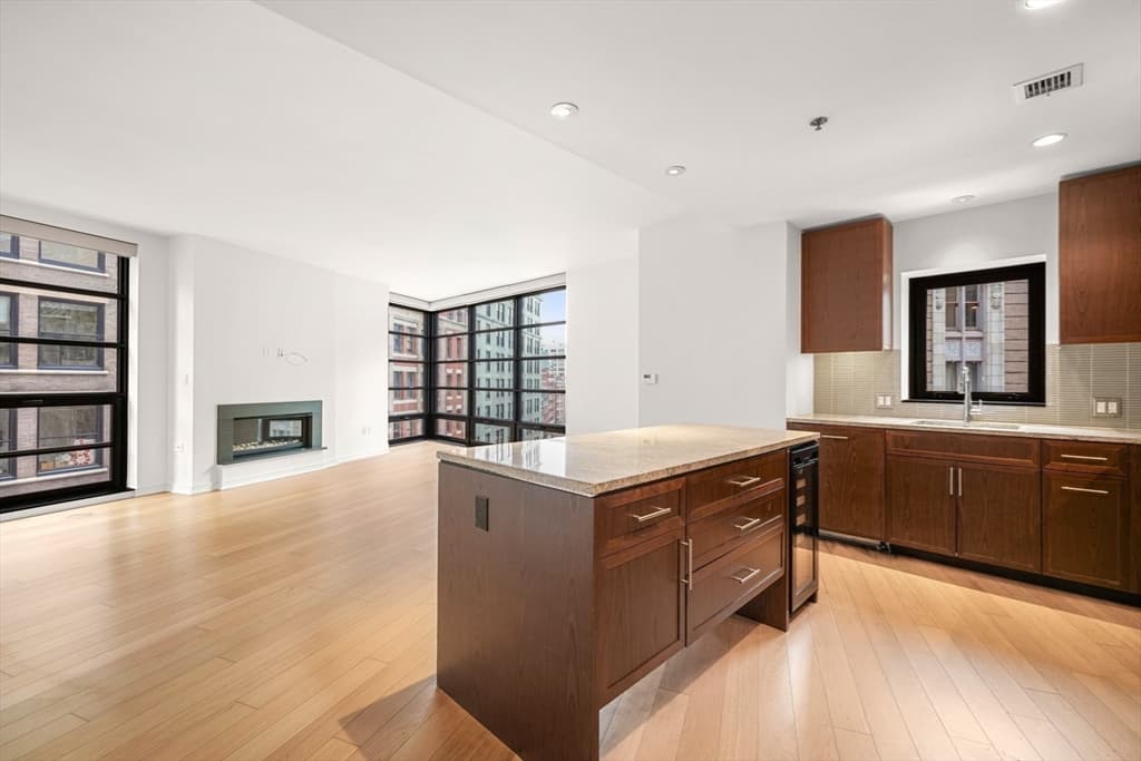 580 Washington St #702 photo 2