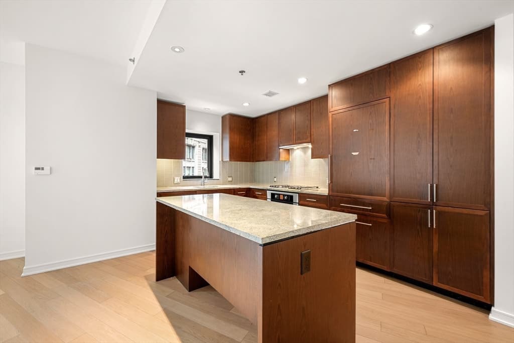 580 Washington St #702 photo 5