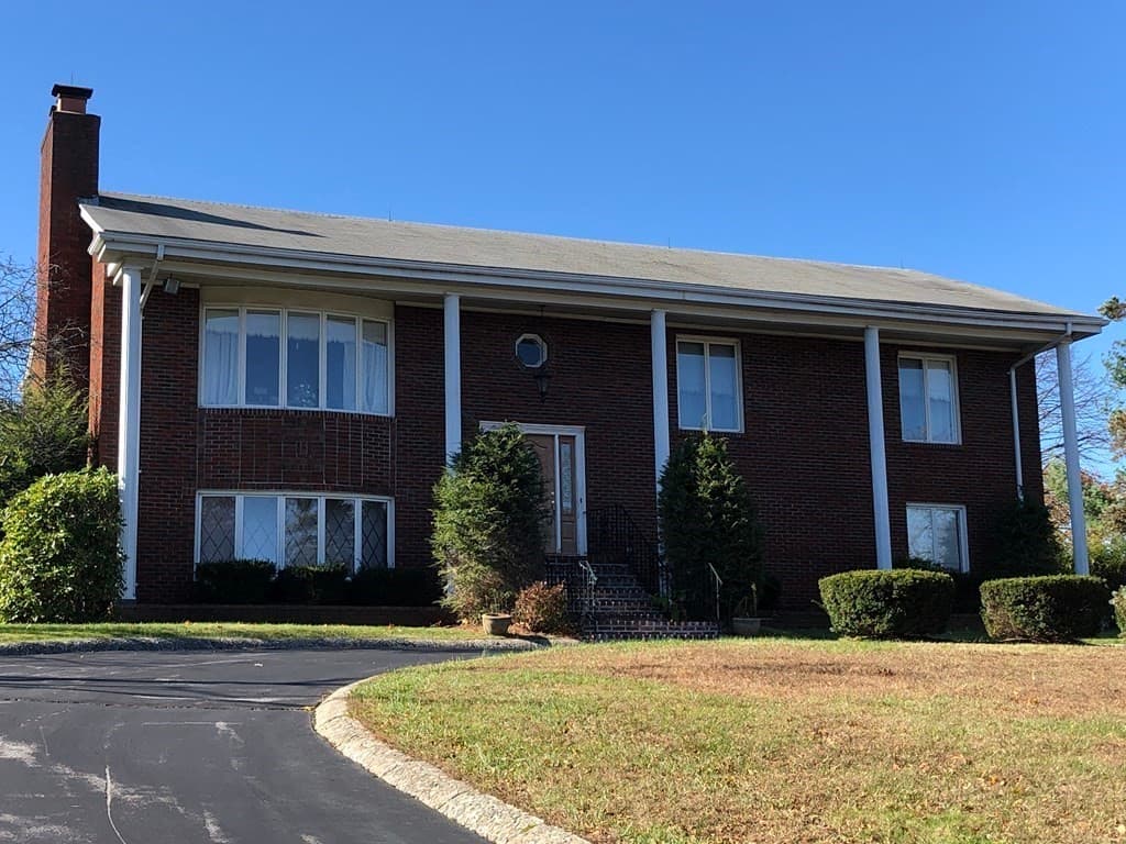 40 Weatherbee Dr