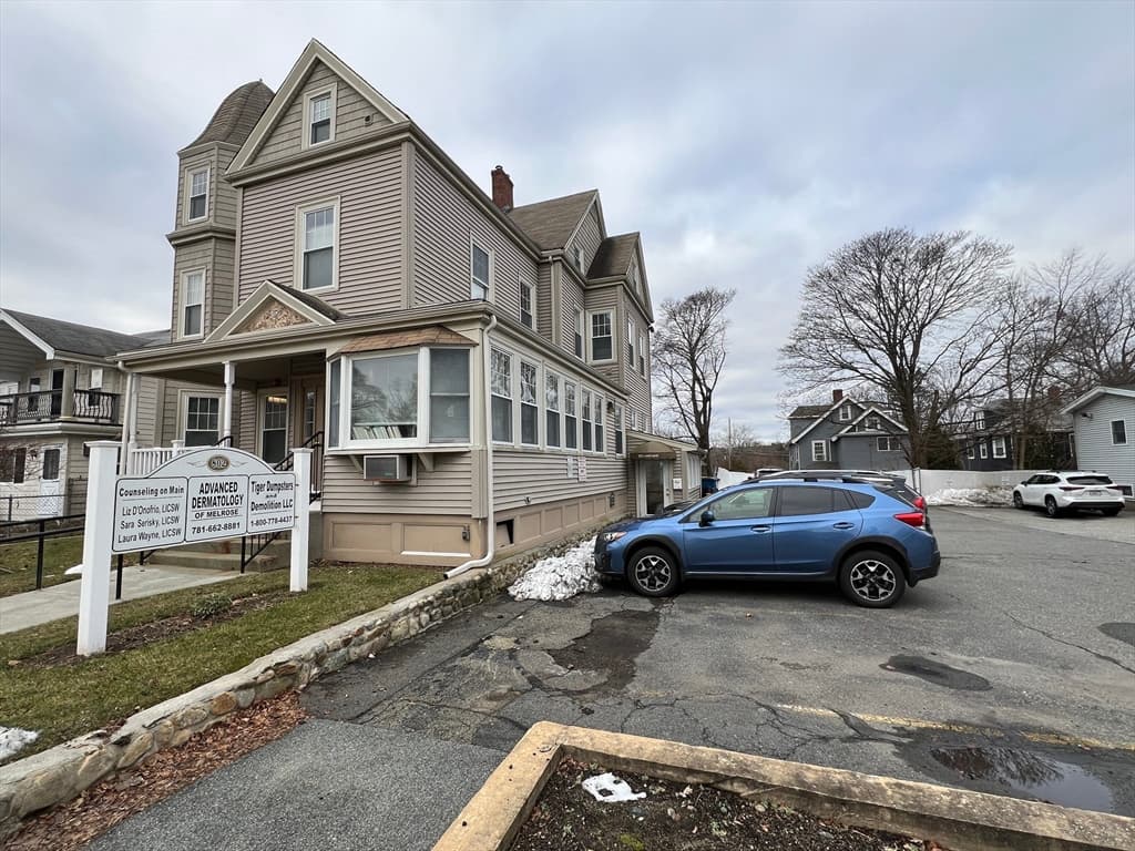 802 Main St