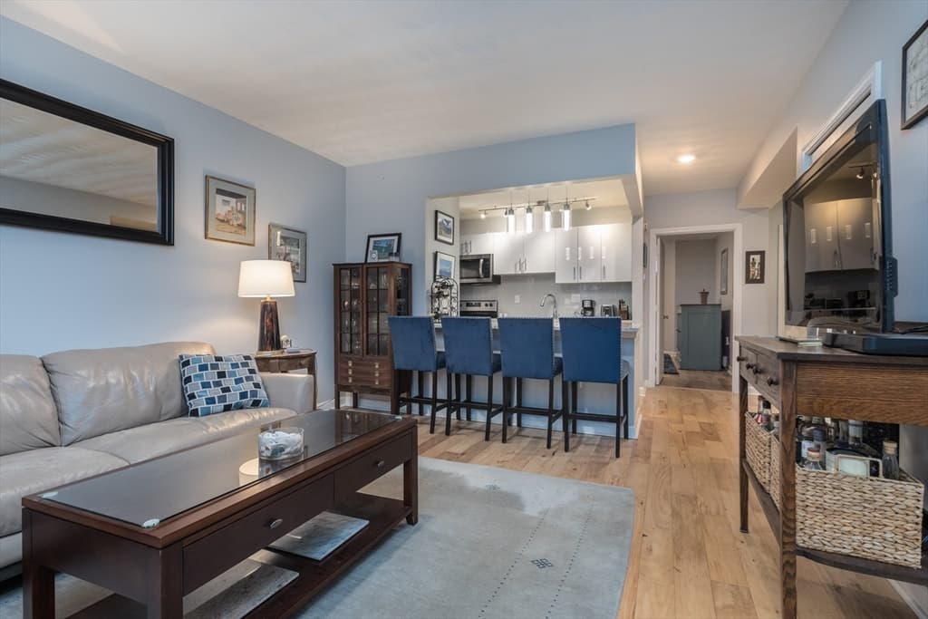 6 Yarmouth St #1A photo 2