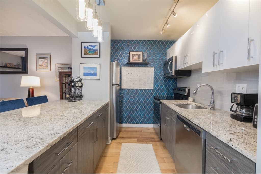 6 Yarmouth St #1A