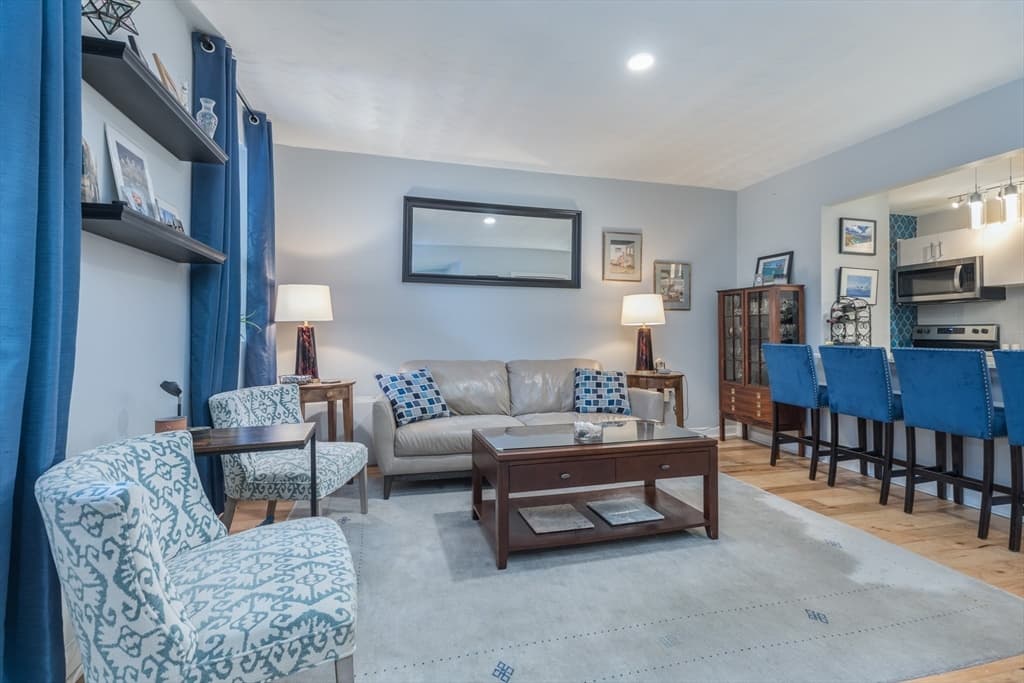 6 Yarmouth St #1A photo 5