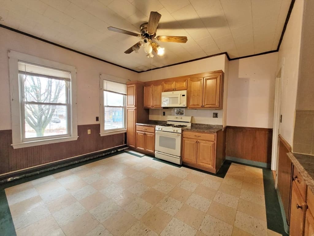 168 Elm St #2 photo 2