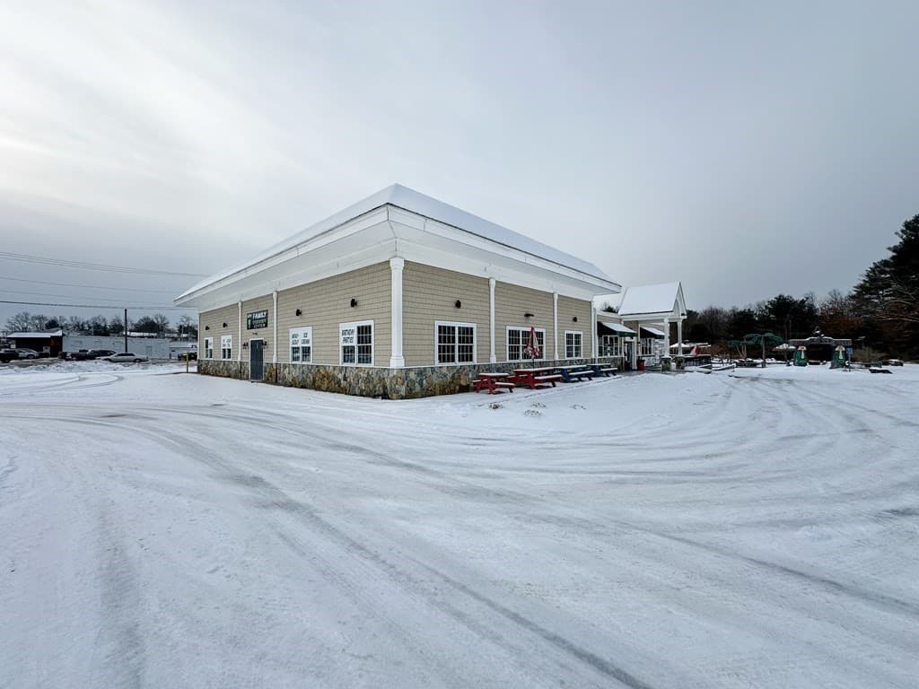2087 Main St