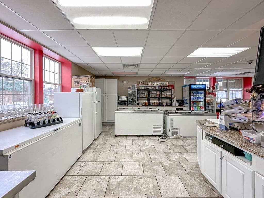 2087 Main St photo 5