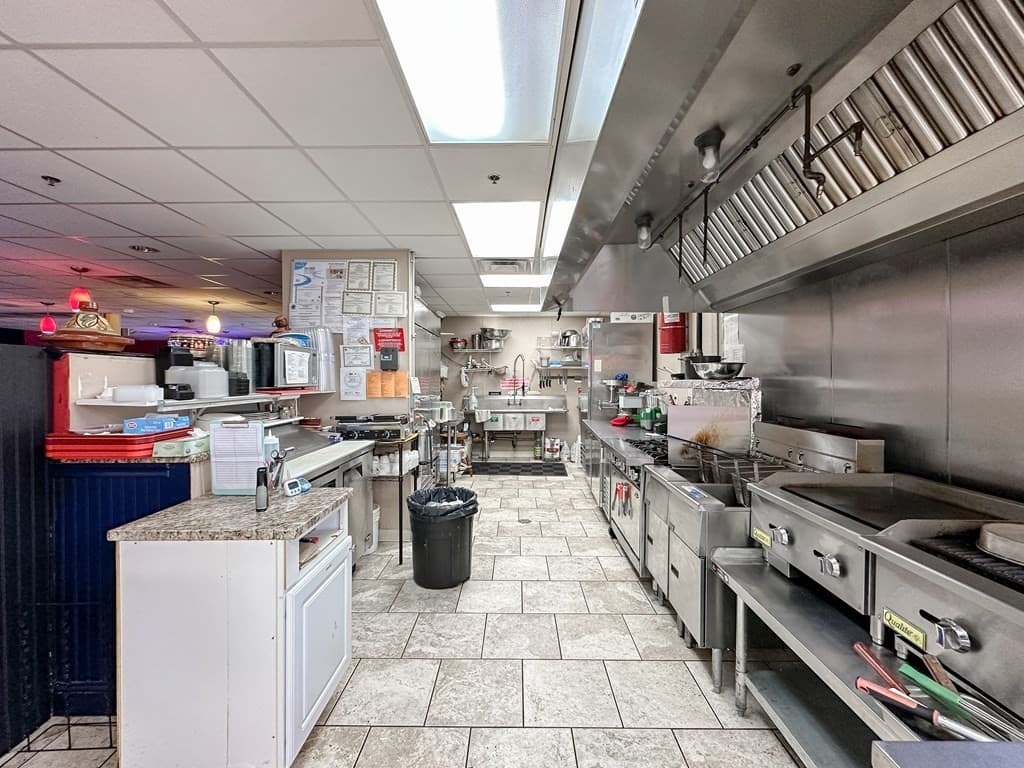 2087 Main St photo 4