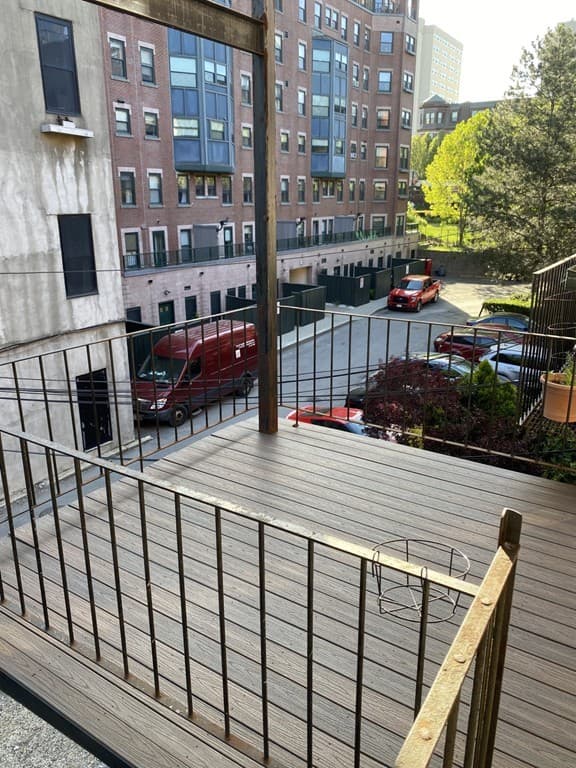 16 Wellington Street #4