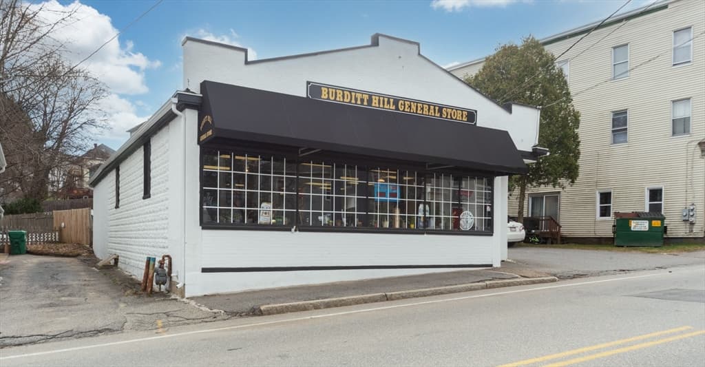363 Main St photo 2