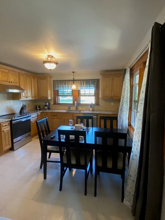 11 Tolman Av photo 4