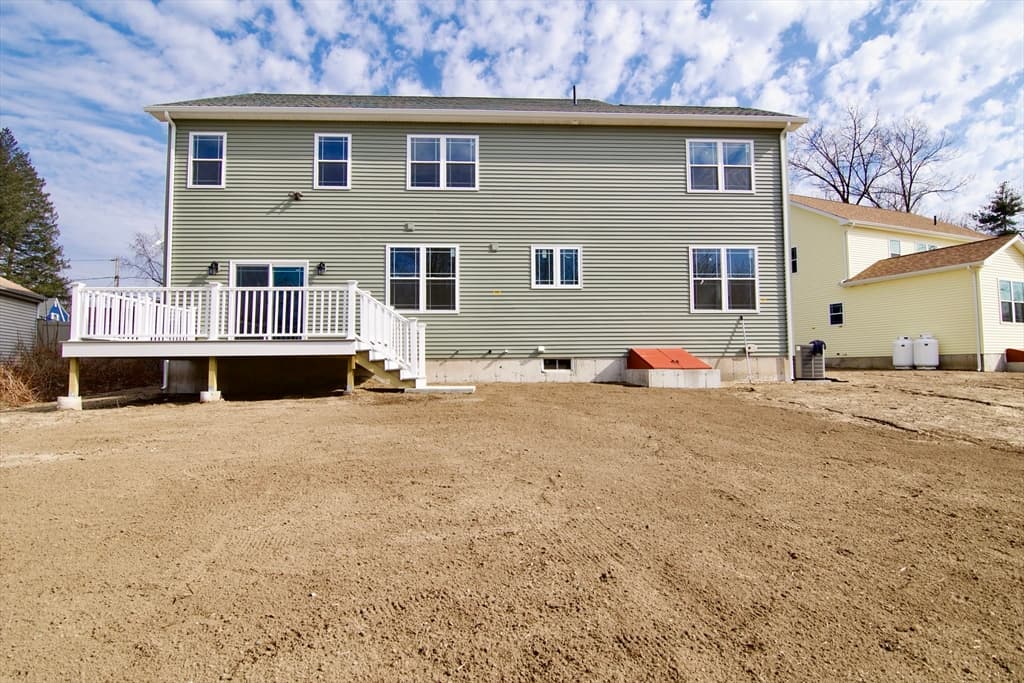 30 Leitch St photo 2