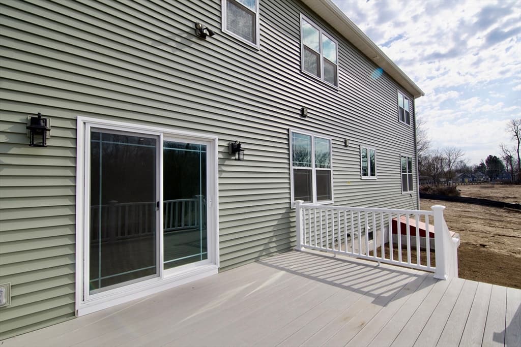 30 Leitch St photo 3