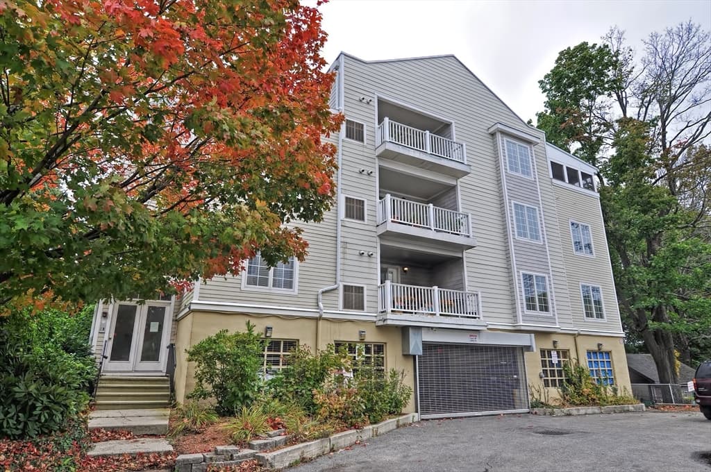 206 West Main #E