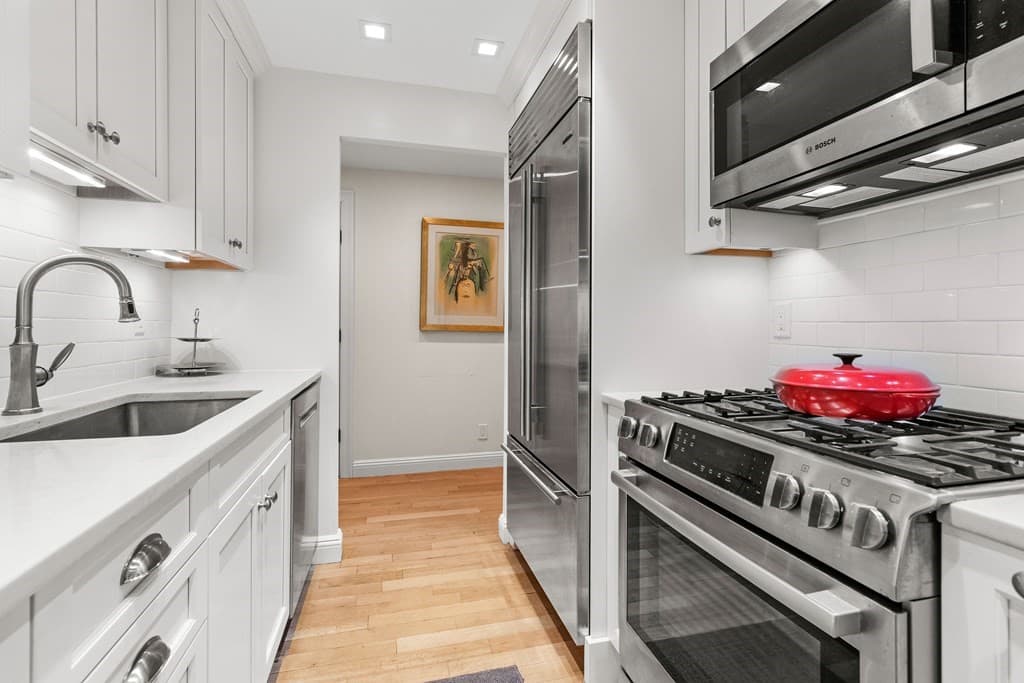 85 East India Row #9G photo 2