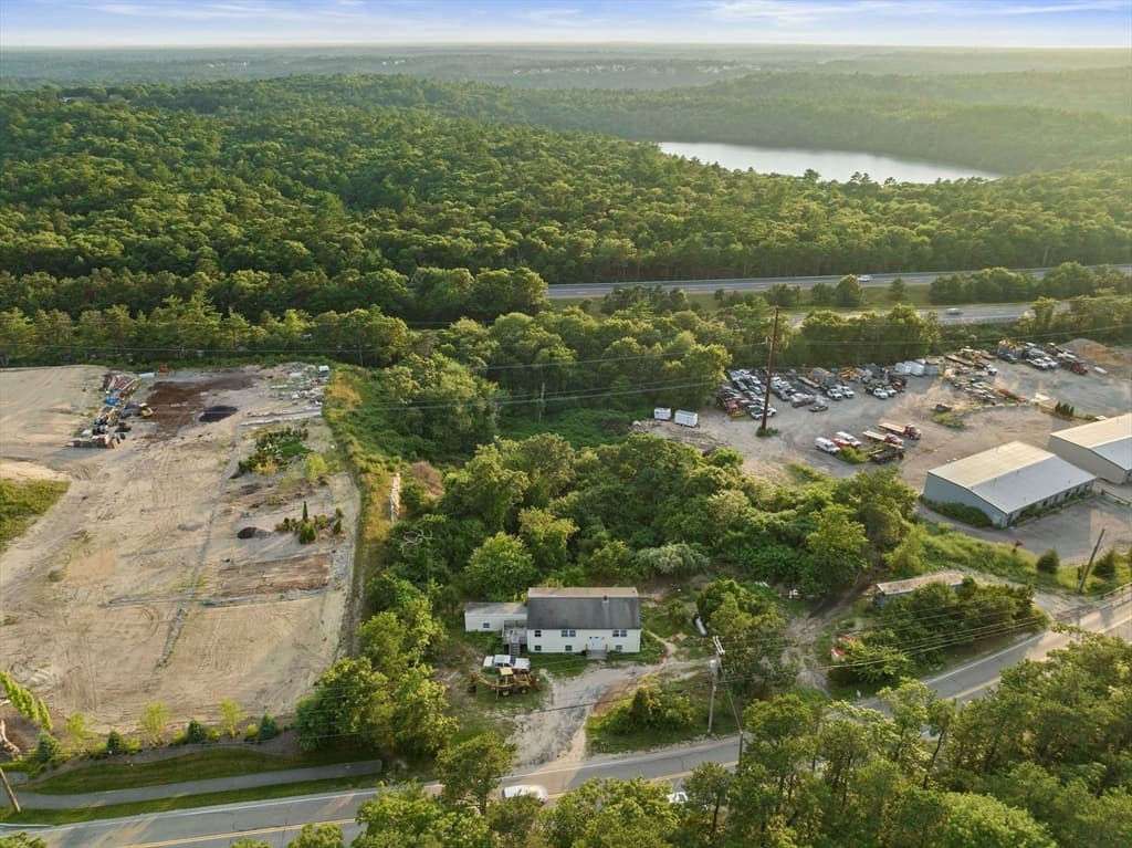 90-94 Hedges Pond Rd