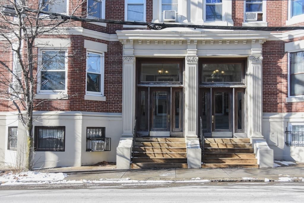 96 Saint Paul St #3