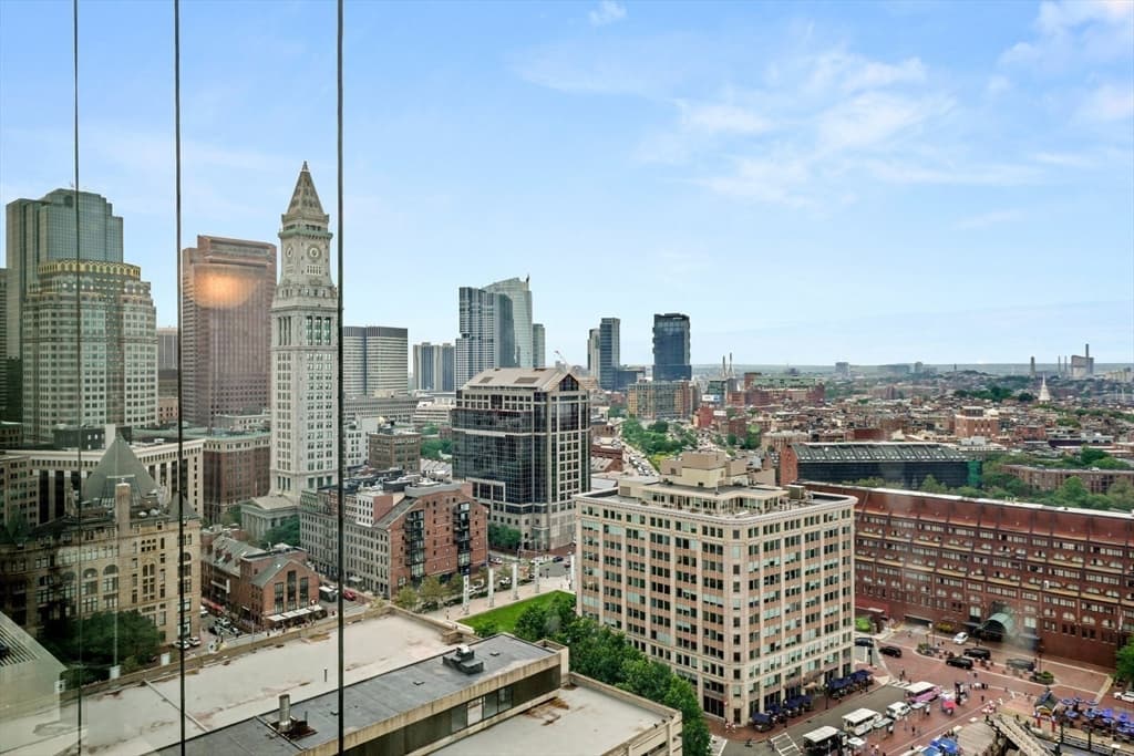 85 E India Row #25A photo 5