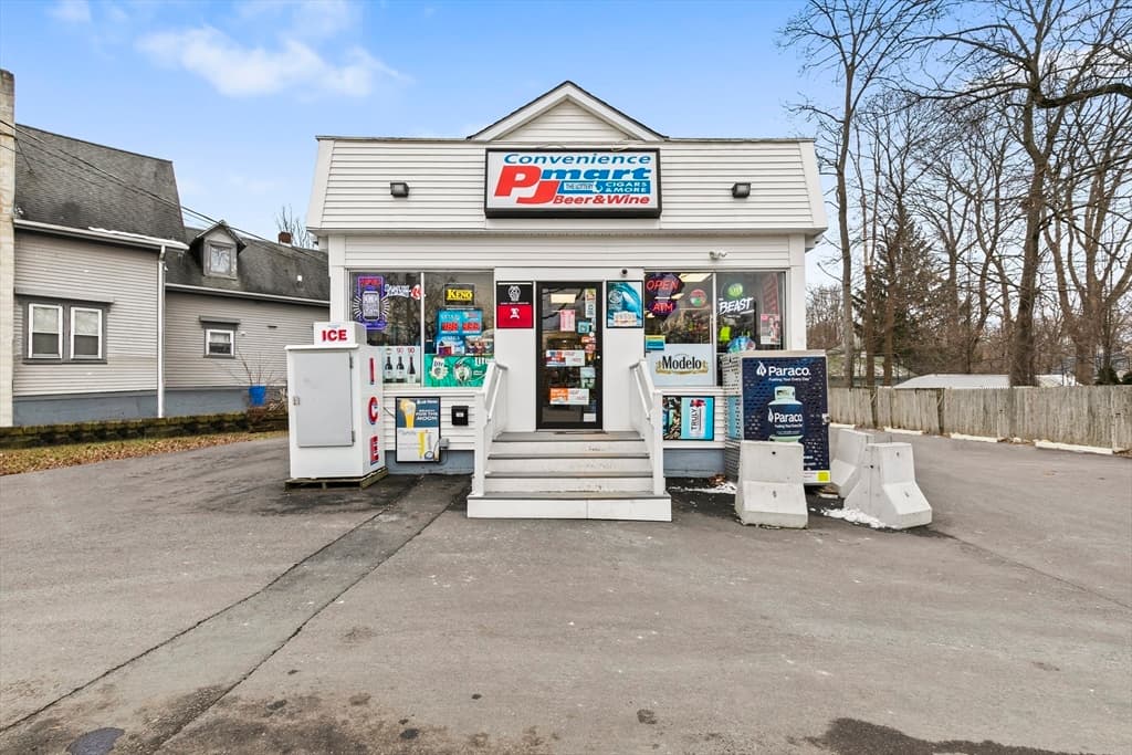 267 Park St photo 2