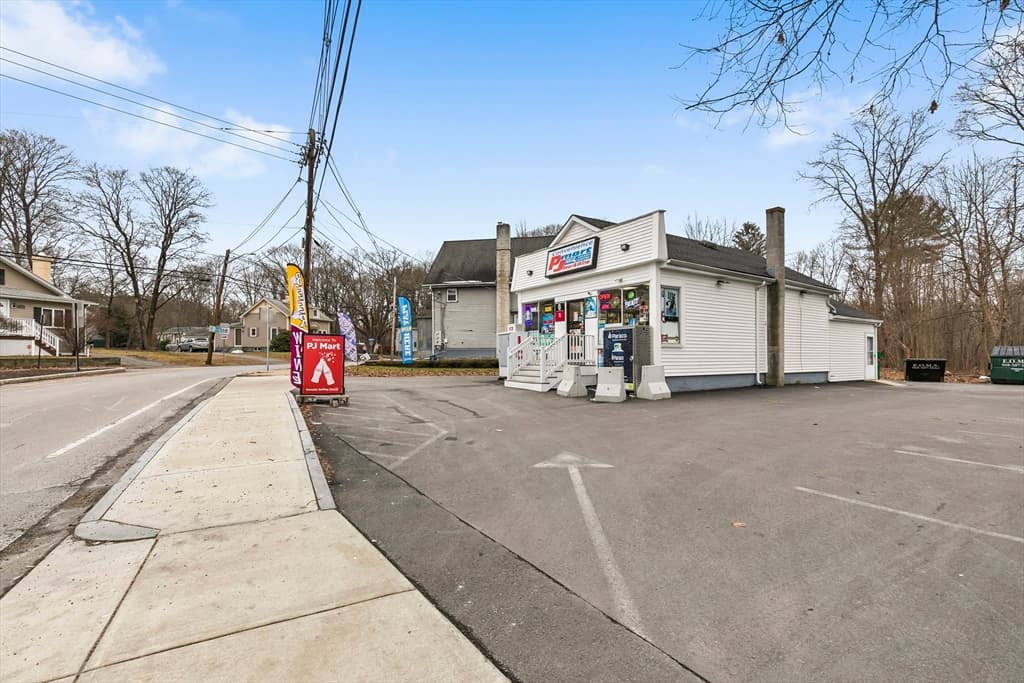 267 Park St photo 3
