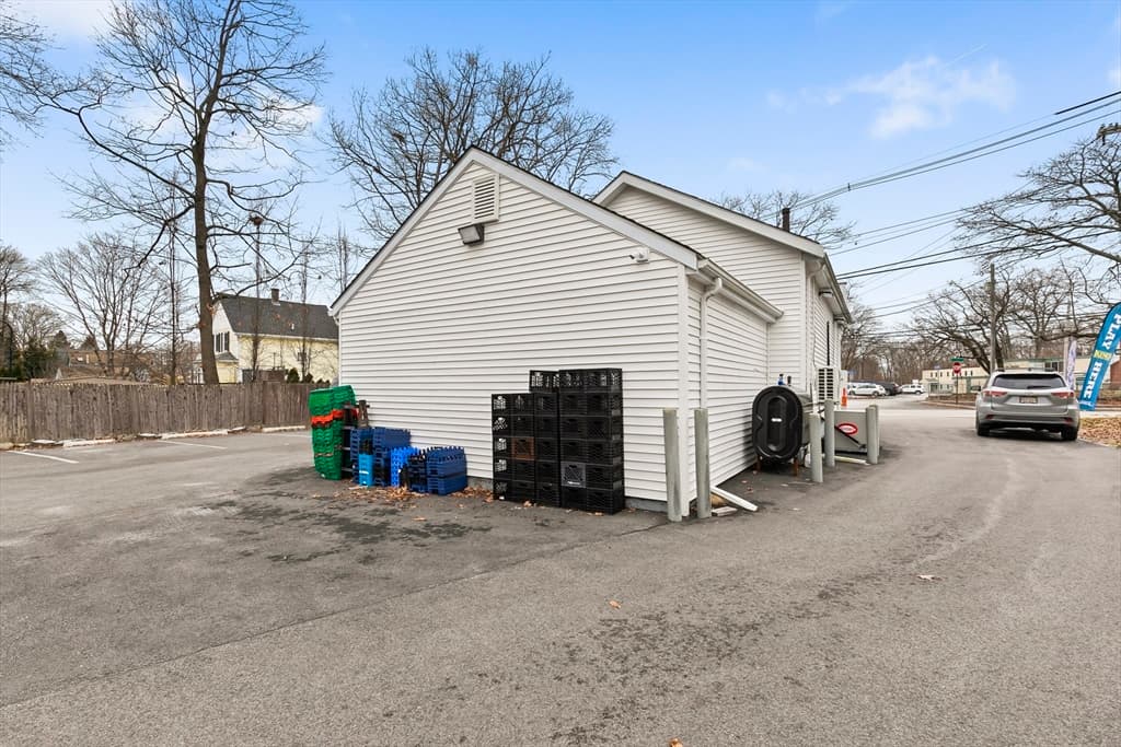 267 Park St photo 5