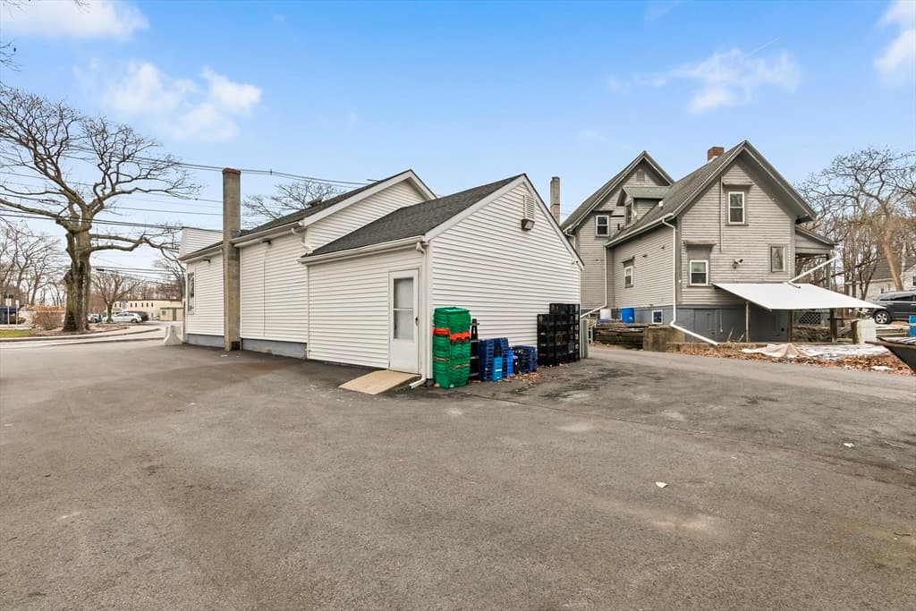 267 Park St photo 4