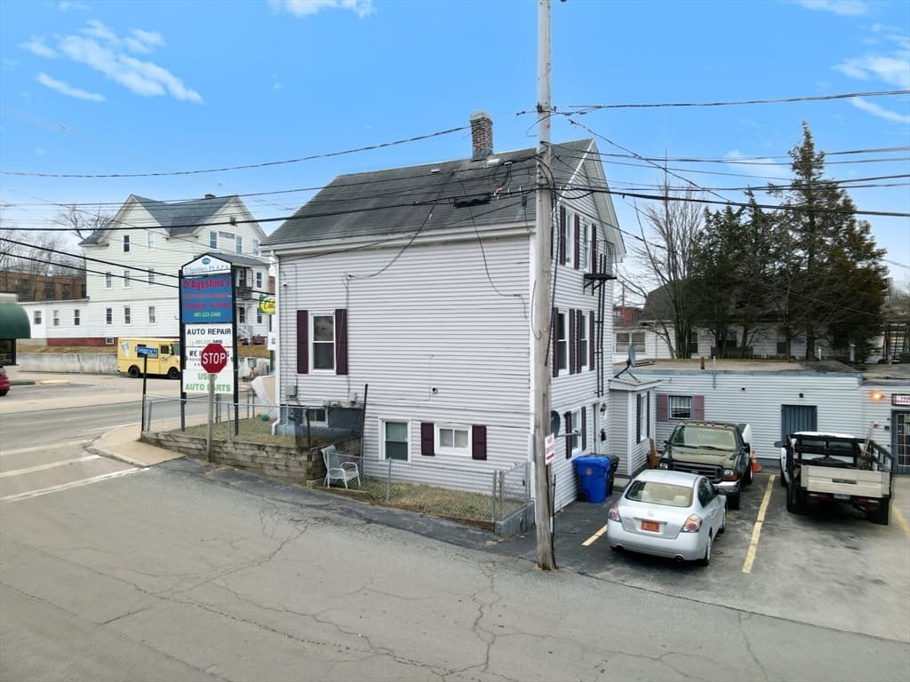 1174 Douglas Avenue photo 2