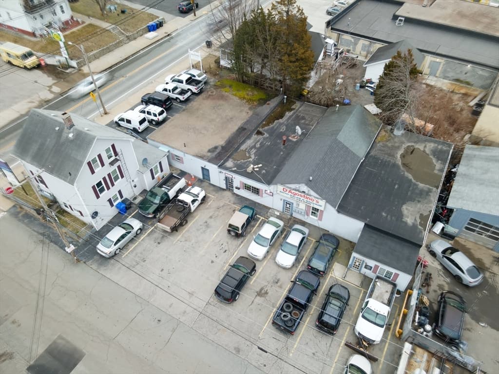 1174 Douglas Avenue photo 3