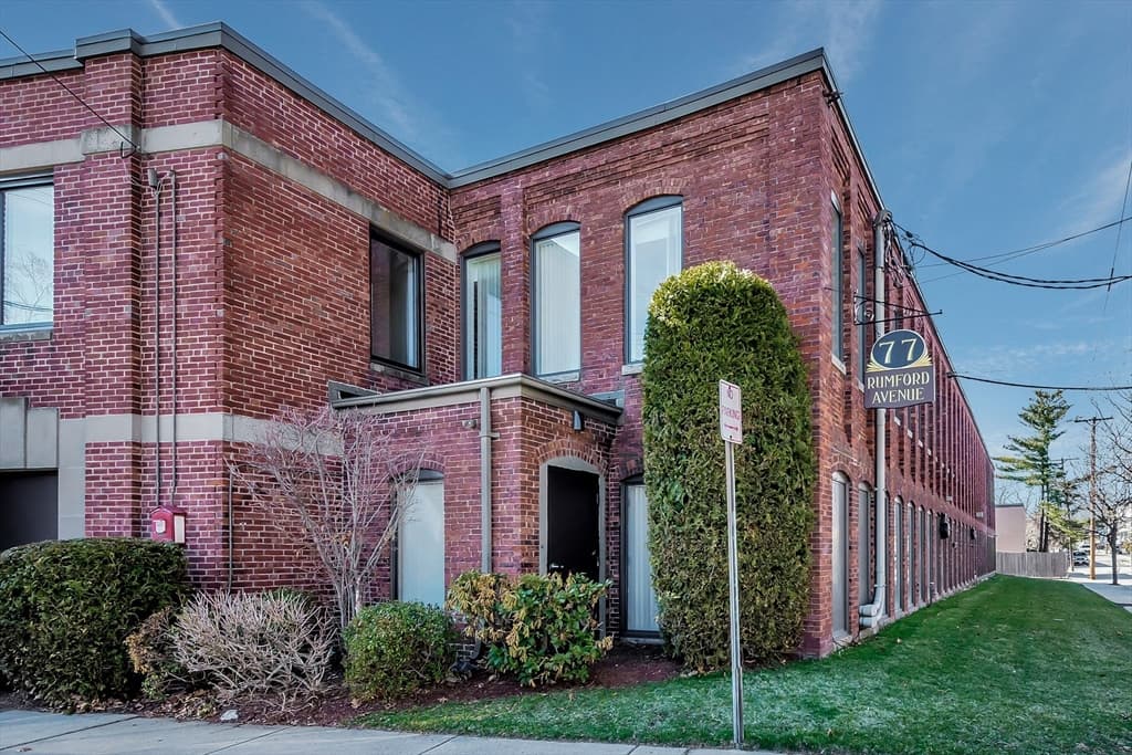 77 Rumford Ave