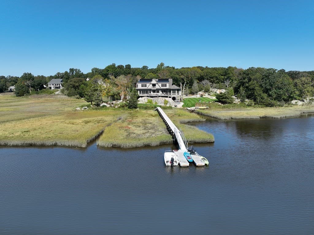 67 Border St photo 2