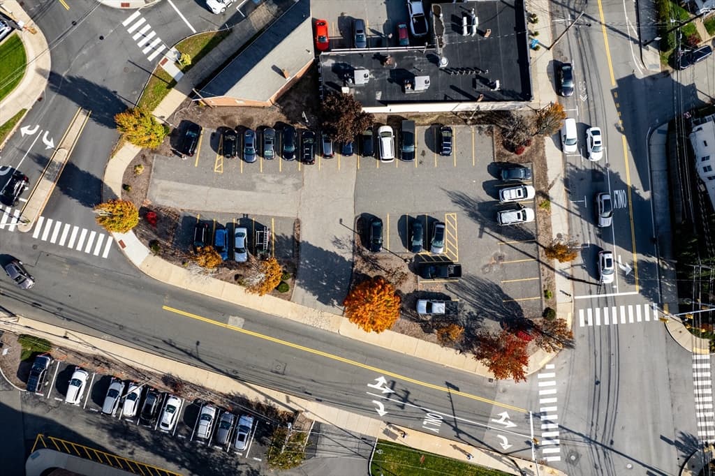 995 Main Street photo 3