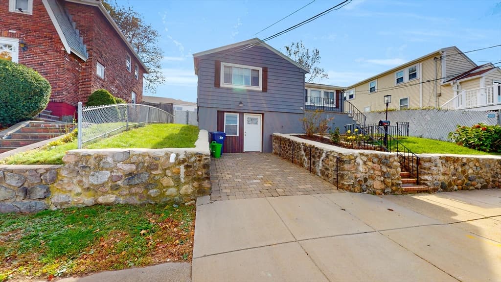 61 Montmorenci Ave #61