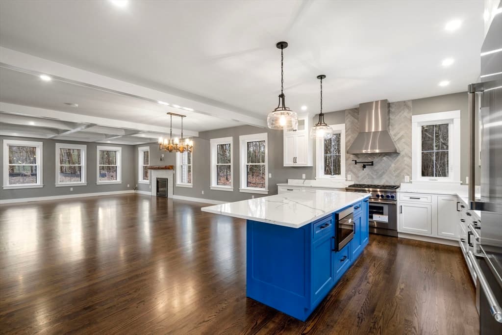 376 Elmwood Avenue photo 3