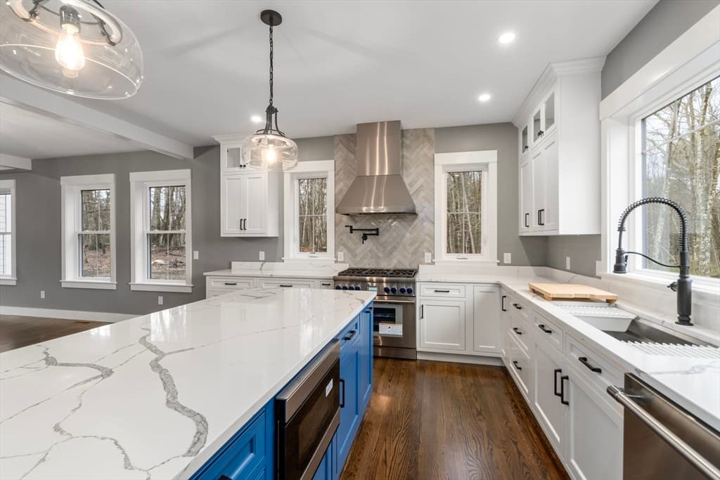 376 Elmwood Avenue photo 4