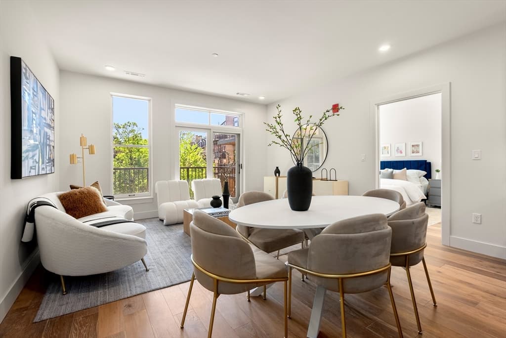 566 Columbus Ave #309 photo 3