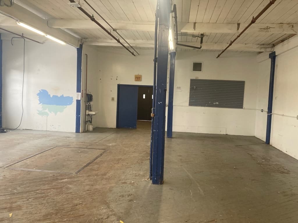 153 Washington St photo 3