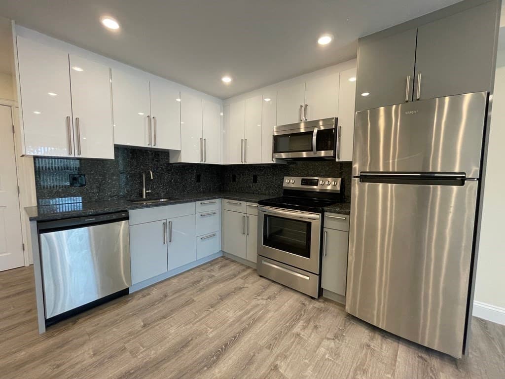 1028 Commonwealth Ave #204